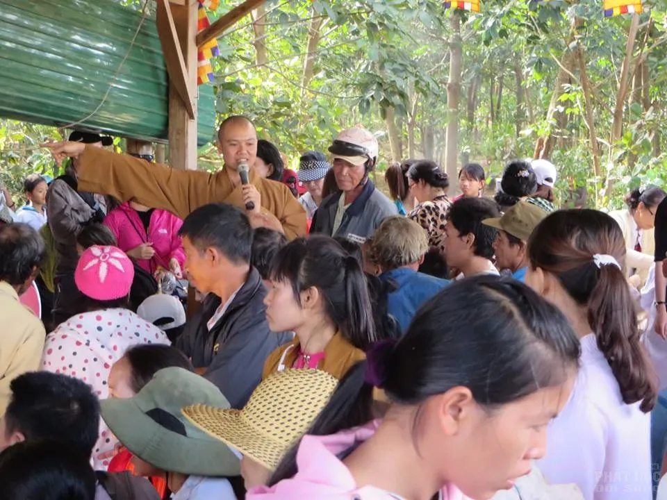 Phật giáo huyện Đăk Rlấp tặng quà tết tại xã Đăk Ngo image-1732289130017