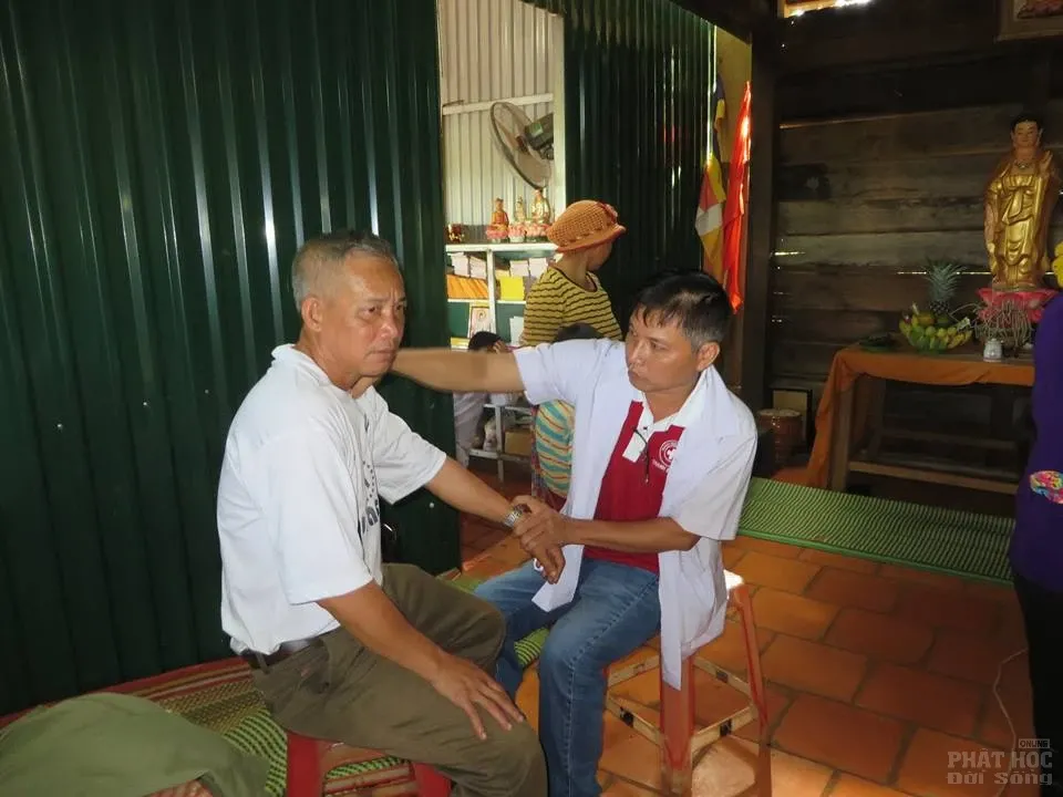 Phật giáo huyện Đăk Rlấp tặng quà tết tại xã Đăk Ngo image-1732289131269