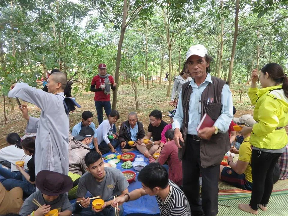Phật giáo huyện Đăk Rlấp tặng quà tết tại xã Đăk Ngo image-1732289141357