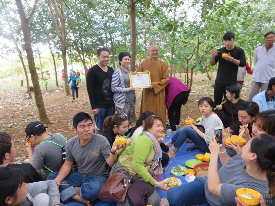 Phật giáo huyện Đăk Rlấp tặng quà tết tại xã Đăk Ngo image-1732289143827