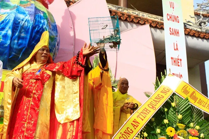 Phật giáo Quảng Ngãi đón mừng Phật đản PL: 2560 Phật giáo Quảng Ngãi đón mừng Phật đản PL: 2560 image-1731747071417