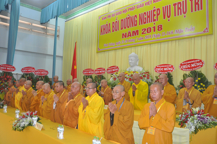 Phật giáo Tiền Giang khai giảng Khóa Bồi dưỡng nghiệp vụ Trụ trì năm 2018 image-1731943997337