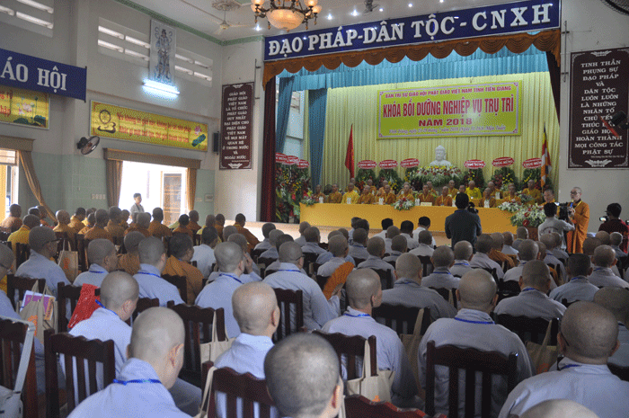 Phật giáo Tiền Giang khai giảng Khóa Bồi dưỡng nghiệp vụ Trụ trì năm 2018 image-1731943997957