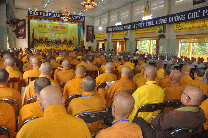 Phật giáo Tiền Giang khai giảng Khóa Bồi dưỡng nghiệp vụ Trụ trì năm 2018 image-1731943999313