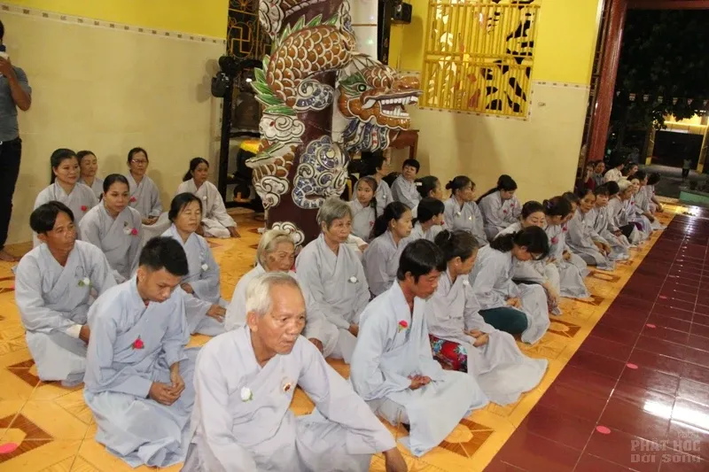 Phật tử dâng quà lên mẹ cha tại chùa Thiên Chơn 8 Phật tử dâng quà lên mẹ cha tại chùa Thiên Chơn image-1732292305824
