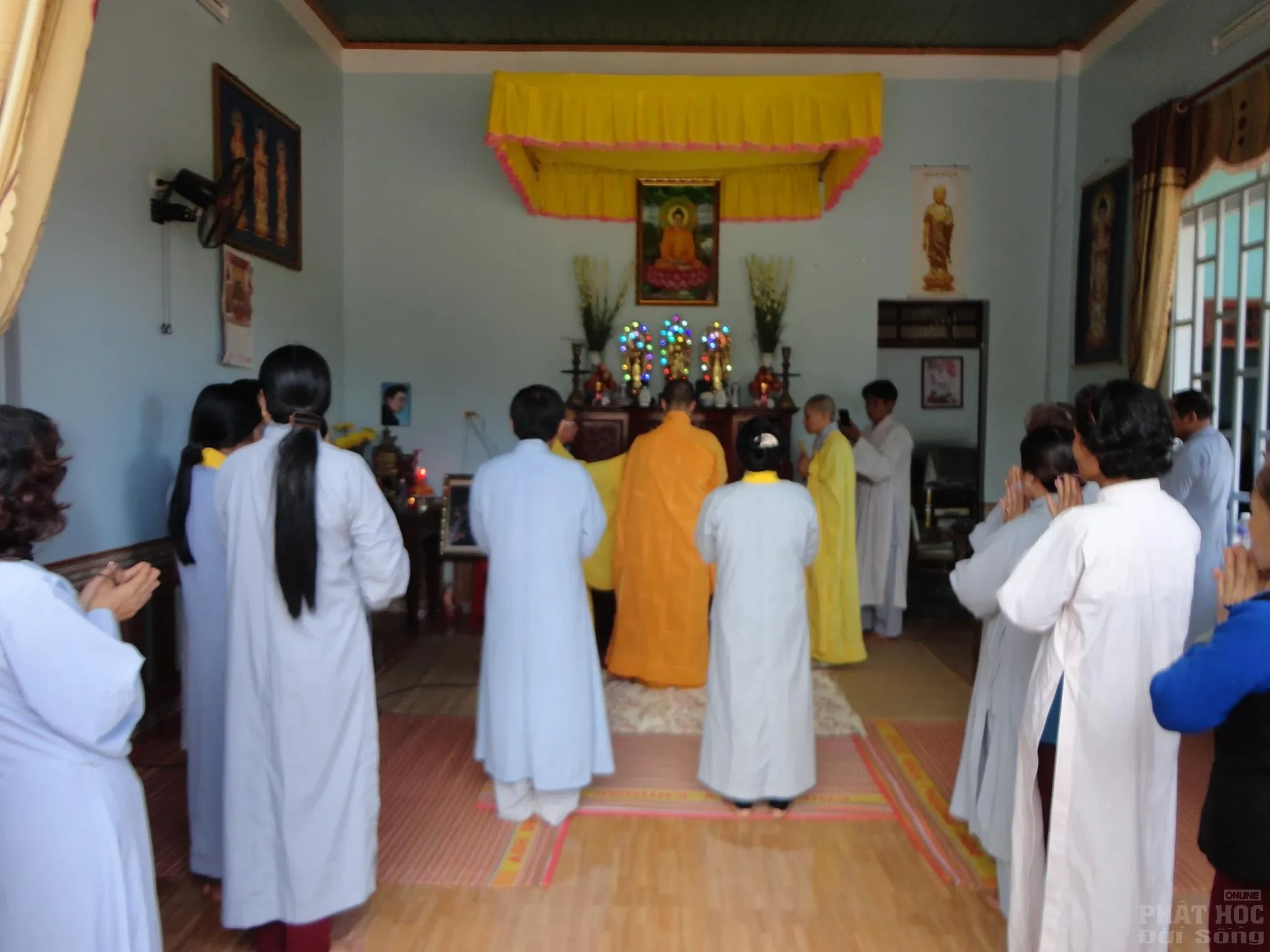 Phật tử thỉnh Phật về tư gia tôn thờ image-1731920307796