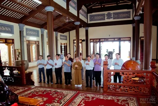 Phó Tổng Kiểm toán Nhà nước trồng cây lưu niệm tại chùa Pháp Hoa image-1731934500238