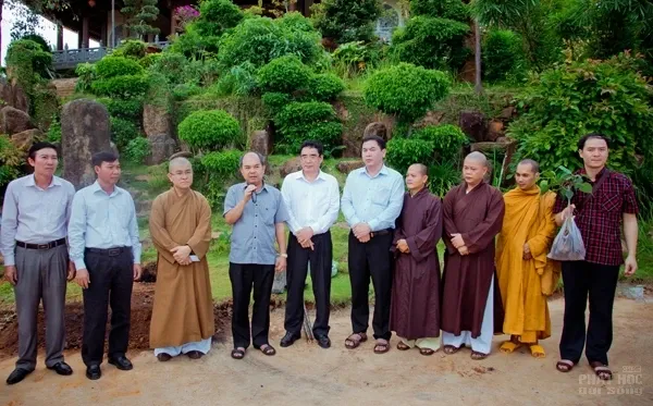 Phó Tổng Kiểm toán Nhà nước trồng cây lưu niệm tại chùa Pháp Hoa image-1731934501196