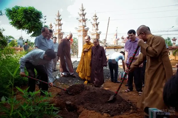 Phó Tổng Kiểm toán Nhà nước trồng cây lưu niệm tại chùa Pháp Hoa image-1731934503546
