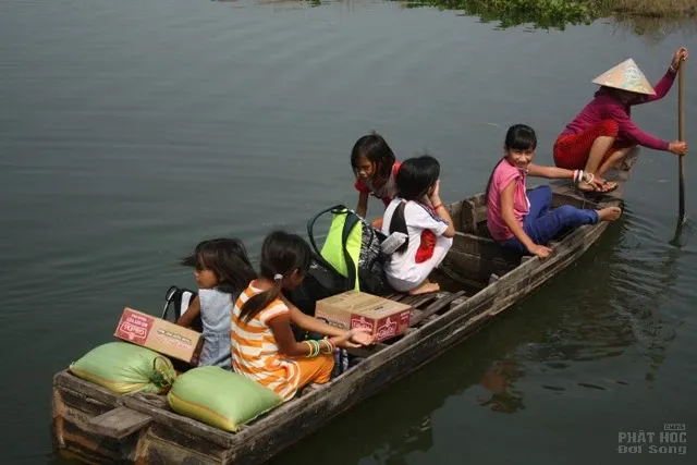 Quà Tết đến với lớp học tình thương 3 Quà Tết đến với lớp học tình thương image-1731726013522