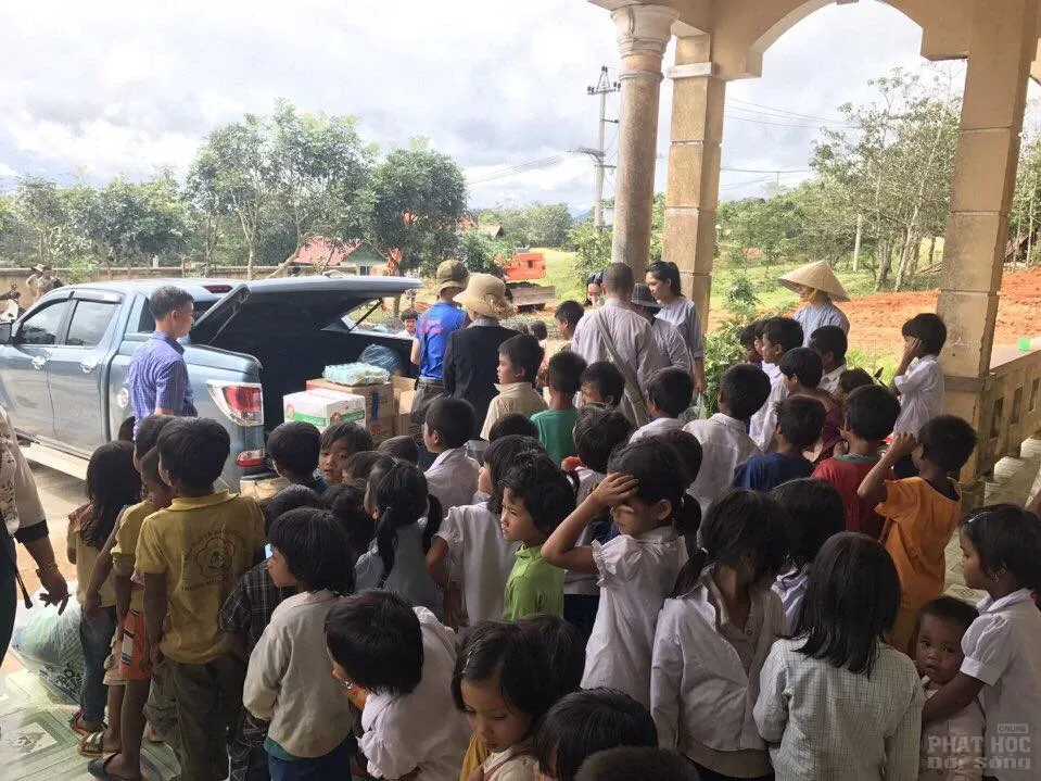 Quảng Trị: Chùa Sơn Thành mang trung thu đến với các em vùng dân tộc image-1731940424870