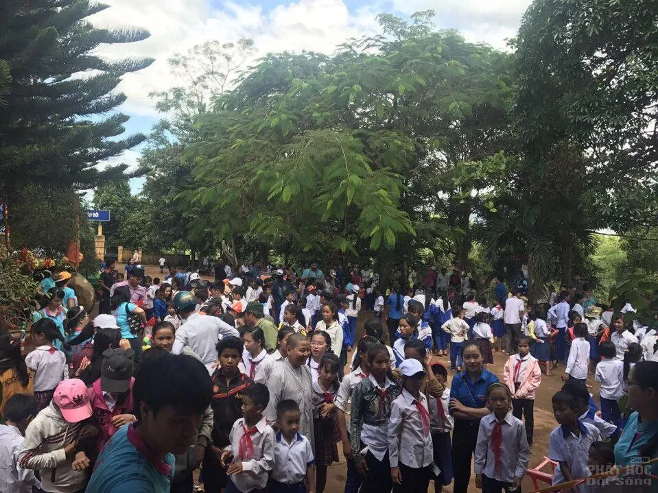 Quảng Trị: Chùa Sơn Thành mang trung thu đến với các em vùng dân tộc image-1731940425916