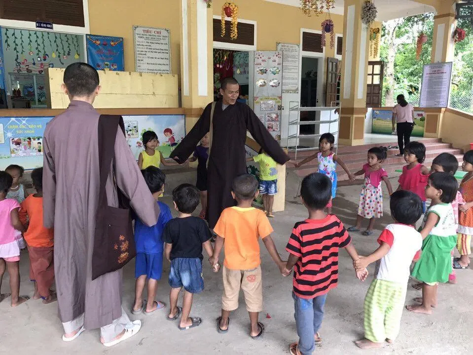 Quảng Trị: Chùa Sơn Thành mang trung thu đến với các em vùng dân tộc image-1731940426939