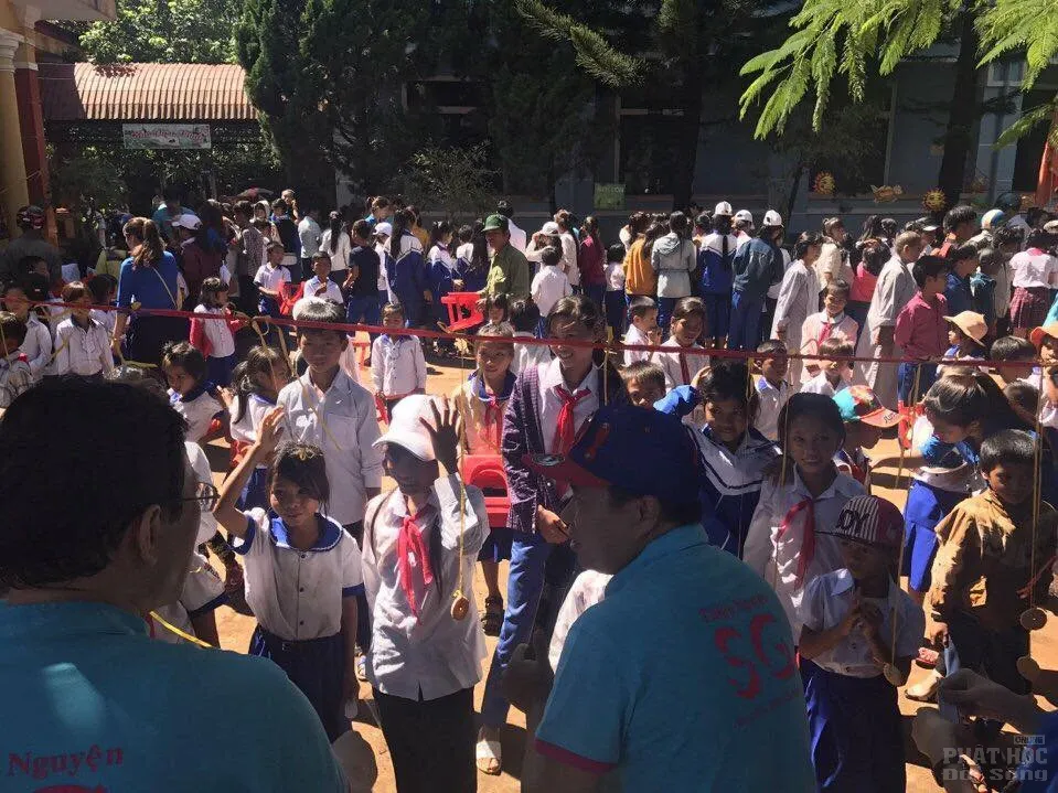 Quảng Trị: Chùa Sơn Thành mang trung thu đến với các em vùng dân tộc image-1731940428000