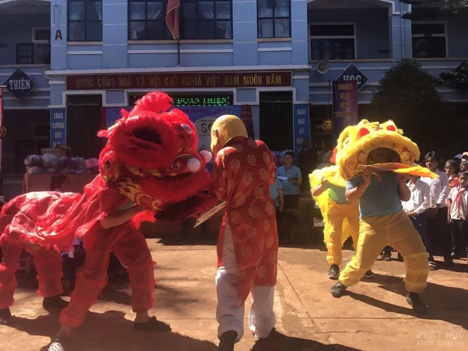 Quảng Trị: Chùa Sơn Thành mang trung thu đến với các em vùng dân tộc Quảng Trị: Chùa Sơn Thành mang trung thu đến với các em vùng dân tộc image-1731940430692