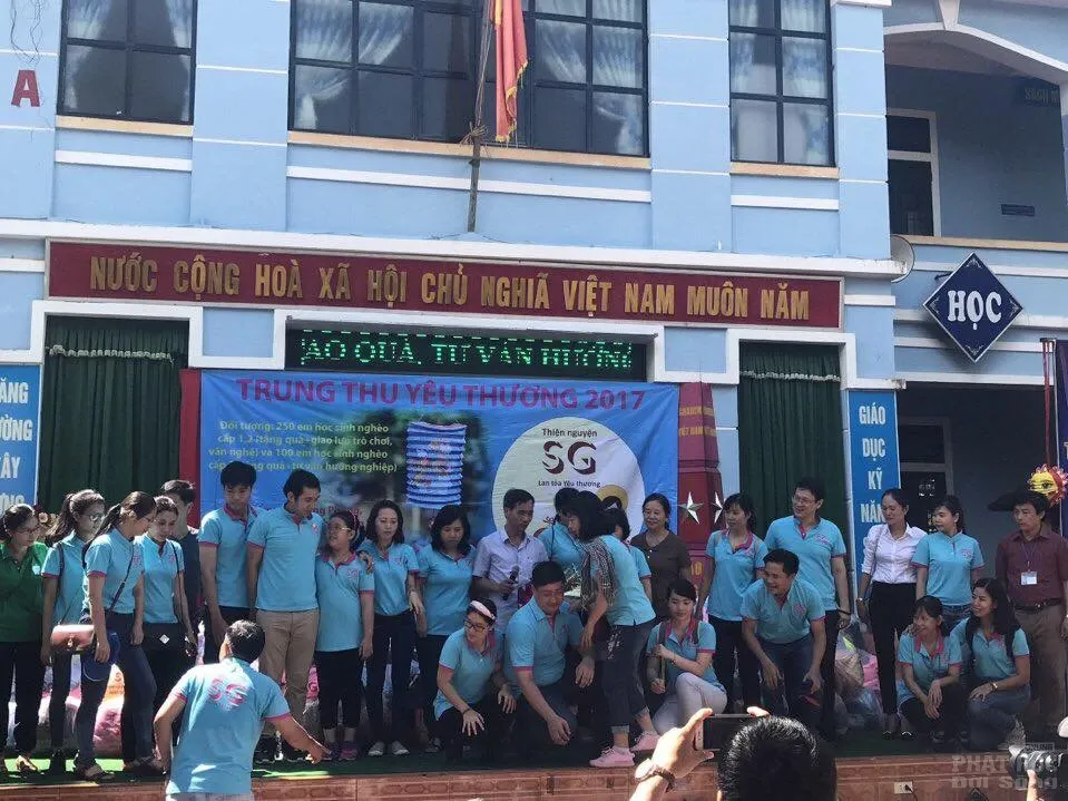 Quảng Trị: Chùa Sơn Thành mang trung thu đến với các em vùng dân tộc 1 Quảng Trị: Chùa Sơn Thành mang trung thu đến với các em vùng dân tộc image-1731940432678