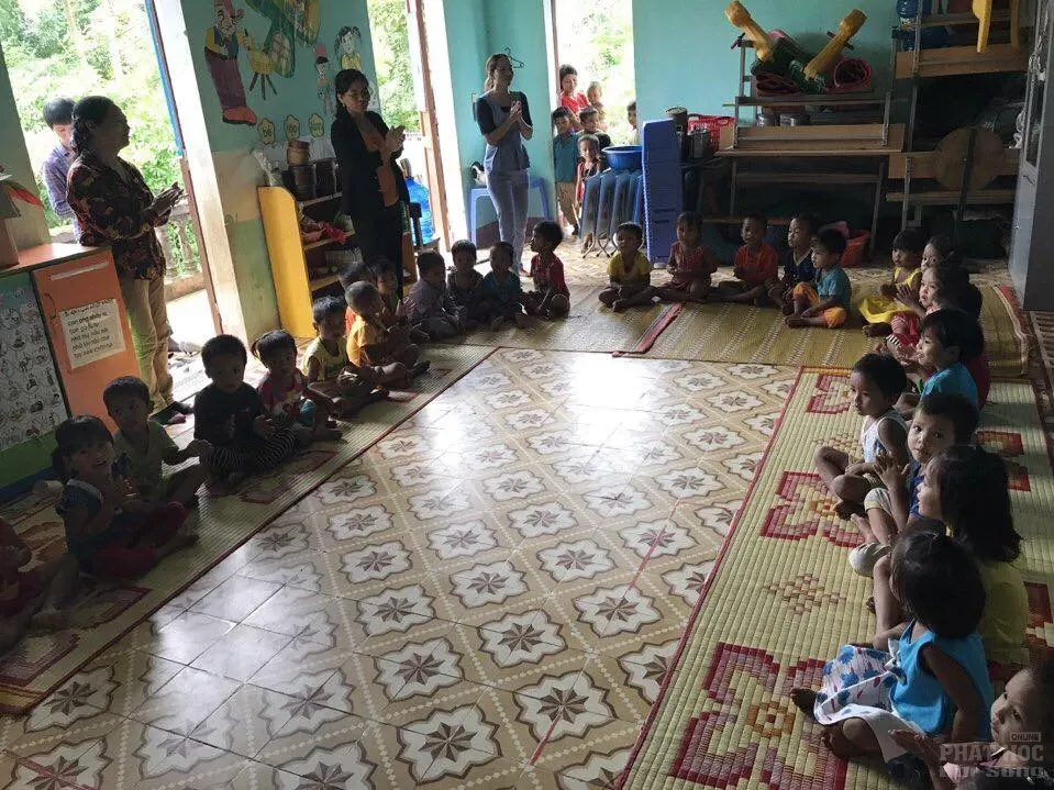 Quảng Trị: Chùa Sơn Thành mang trung thu đến với các em vùng dân tộc image-1731940437996