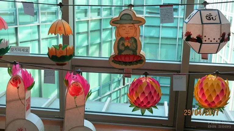 Rực rỡ lồng đèn Phật đản tại Hàn Quốc image-1731936406991