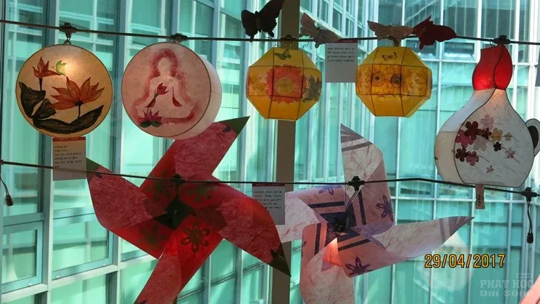 Rực rỡ lồng đèn Phật đản tại Hàn Quốc image-1731936408336