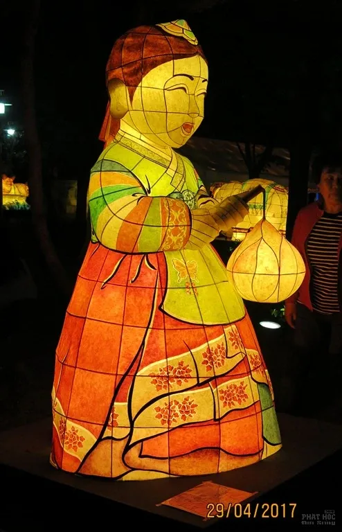 Rực rỡ lồng đèn Phật đản tại Hàn Quốc image-1731936410994