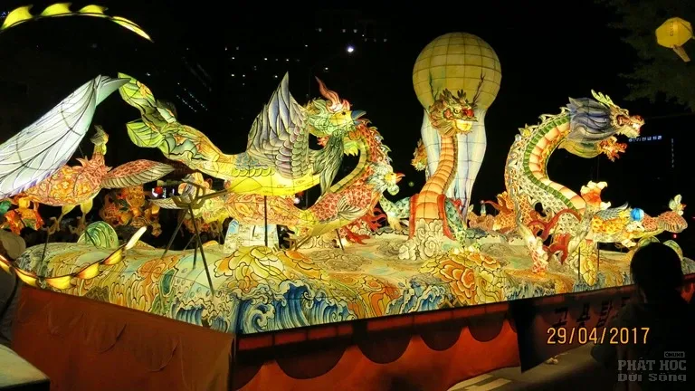 Rực rỡ lồng đèn Phật đản tại Hàn Quốc image-1731936413572