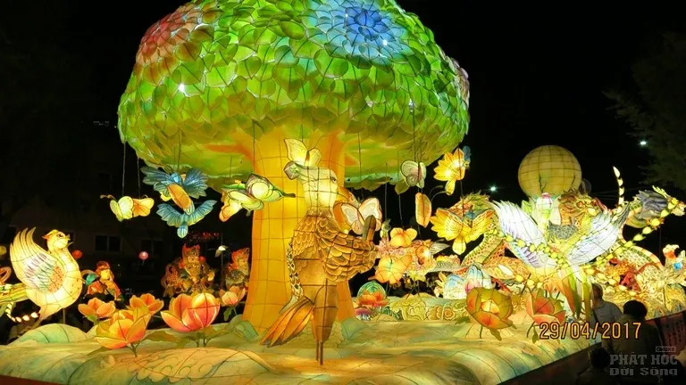 Rực rỡ lồng đèn Phật đản tại Hàn Quốc image-1731936414891