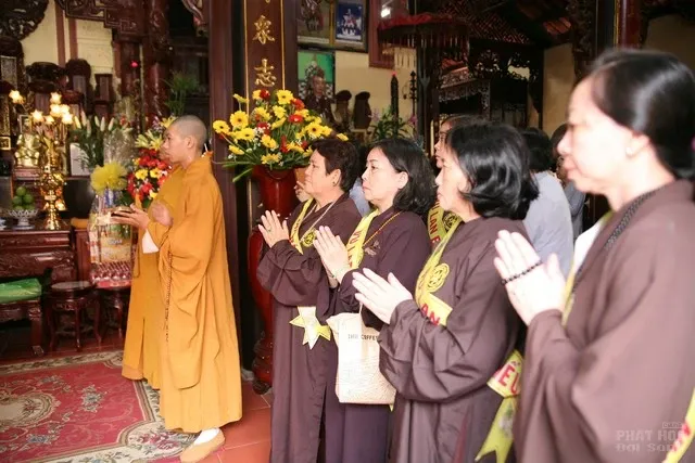 Sài Gòn: Chùa Phụng Sơn mừng hội Vu lan, dâng pháp y image-1732293313708