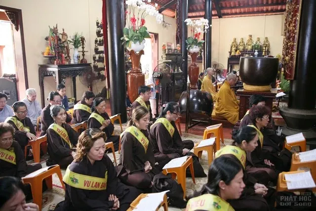 Sài Gòn: Chùa Phụng Sơn mừng hội Vu lan, dâng pháp y image-1732293314617