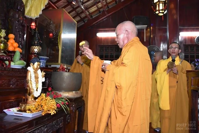 Sài Gòn: Chùa Phước Ân trang nghiêm lễ tắm Phật image-1732287643631