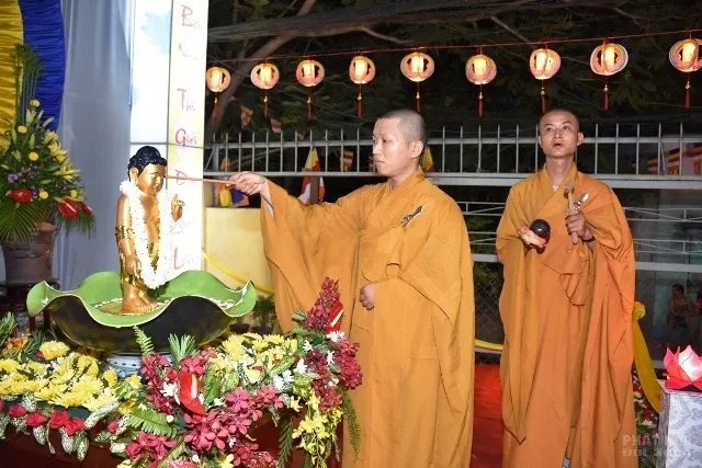 Sài Gòn: Chùa Phước Ân trang nghiêm lễ tắm Phật image-1732287646020