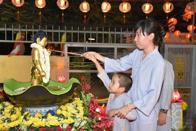 Sài Gòn: Chùa Phước Ân trang nghiêm lễ tắm Phật image-1732287648709