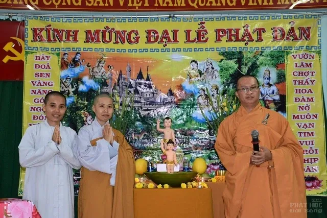 Sài Gòn: Học sinh lớp học CLB Thiện Duyên mừng lễ tắm Phật image-1731936371638