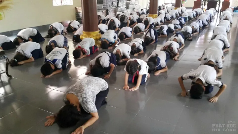 Sài Gòn: Học sinh đến chùa lễ Phật mỗi tháng 2 lần Sài Gòn: Nét đẹp học sinh đến chùa lễ Phật image-1731921628540