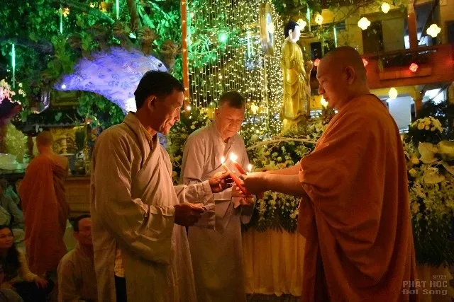 Sài Gòn: Tịnh xá Lộc Uyển vía Phật A Di Đà image-1731931164481