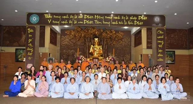 Sài Gòn: Tịnh xá Lộc Uyển cúng dường các trường hạ 2 Sài Gòn: Tịnh xá Lộc Uyển cúng dường các trường hạ image-1731748844704