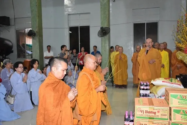 Sài Gòn: Tịnh xá Lộc Uyển cúng dường các trường hạ 4 Sài Gòn: Tịnh xá Lộc Uyển cúng dường các trường hạ image-1731748845826