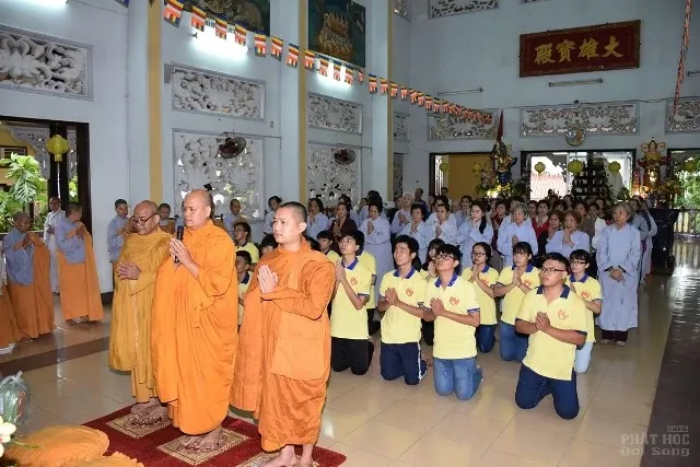 Sài Gòn: Tịnh xá Lộc Uyển cúng dường các trường hạ 7 Sài Gòn: Tịnh xá Lộc Uyển cúng dường các trường hạ image-1731748847568