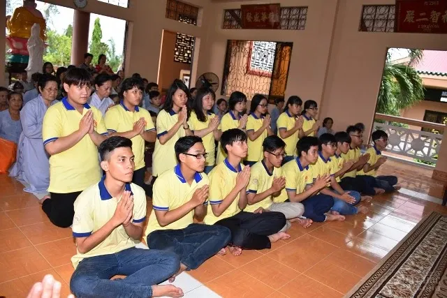 Sài Gòn: Tịnh xá Lộc Uyển cúng dường các trường hạ 11 Sài Gòn: Tịnh xá Lộc Uyển cúng dường các trường hạ image-1731748849714
