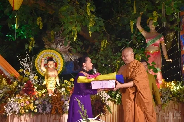 Sài Gòn: Tịnh xá Ngọc Uyển hân hoan đón mừng Phật đản Sài Gòn: Tịnh xá Lộc Uyển hân hoan đón mừng Phật đản image-1731935101202