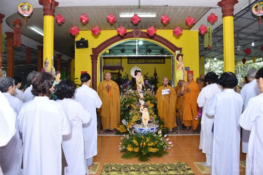 Sài Gòn: Tịnh xá Lộc Uyển - Tịnh thất Kỳ Viên trang nghiêm tổ chức lễ Phật đản 4 Sài Gòn: Tịnh xá Lộc Uyển - Tịnh thất Kỳ Viên trang nghiêm tổ chức lễ Phật đản image-1731944157101