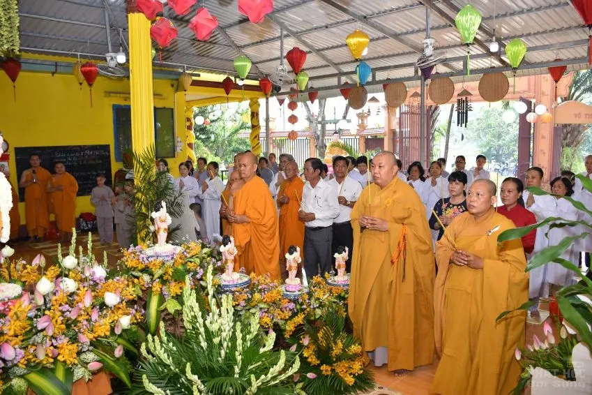Sài Gòn: Tịnh xá Lộc Uyển - Tịnh thất Kỳ Viên trang nghiêm tổ chức lễ Phật đản 9 Sài Gòn: Tịnh xá Lộc Uyển - Tịnh thất Kỳ Viên trang nghiêm tổ chức lễ Phật đản image-1731944161678