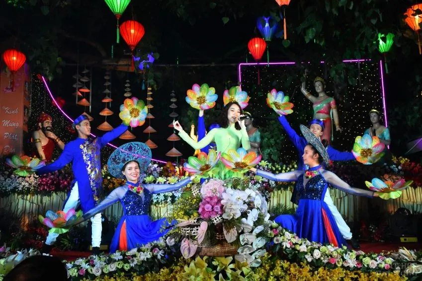 Sài Gòn: Tịnh xá Lộc Uyển - Tịnh thất Kỳ Viên trang nghiêm tổ chức lễ Phật đản 31 Sài Gòn: Tịnh xá Lộc Uyển - Tịnh thất Kỳ Viên trang nghiêm tổ chức lễ Phật đản image-1731944181815