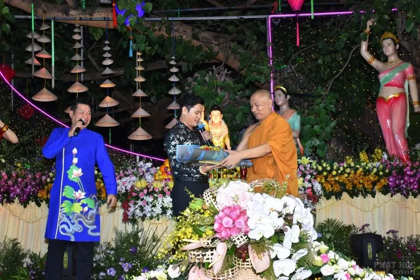 Sài Gòn: Tịnh xá Lộc Uyển - Tịnh thất Kỳ Viên trang nghiêm tổ chức lễ Phật đản 48 Sài Gòn: Tịnh xá Lộc Uyển - Tịnh thất Kỳ Viên trang nghiêm tổ chức lễ Phật đản image-1731944197418