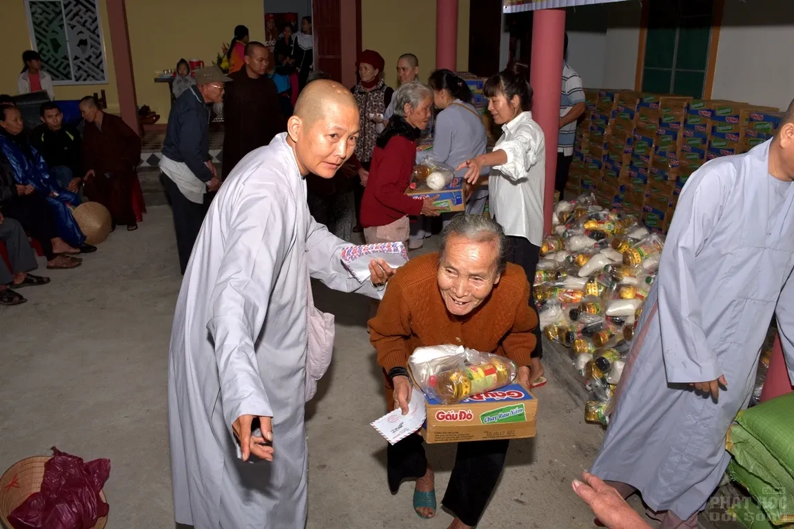 Chùa Phổ Giác từ thiện tại Quảng Trị Sóc Trăng: Chùa Phổ Giác từ thiện tại Quảng Trị image-1731941069636