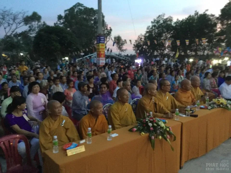 Sóc Trăng: Chùm ảnh Chùa Phước Vĩnh mừng Phật đản trong đêm image-1732290875843