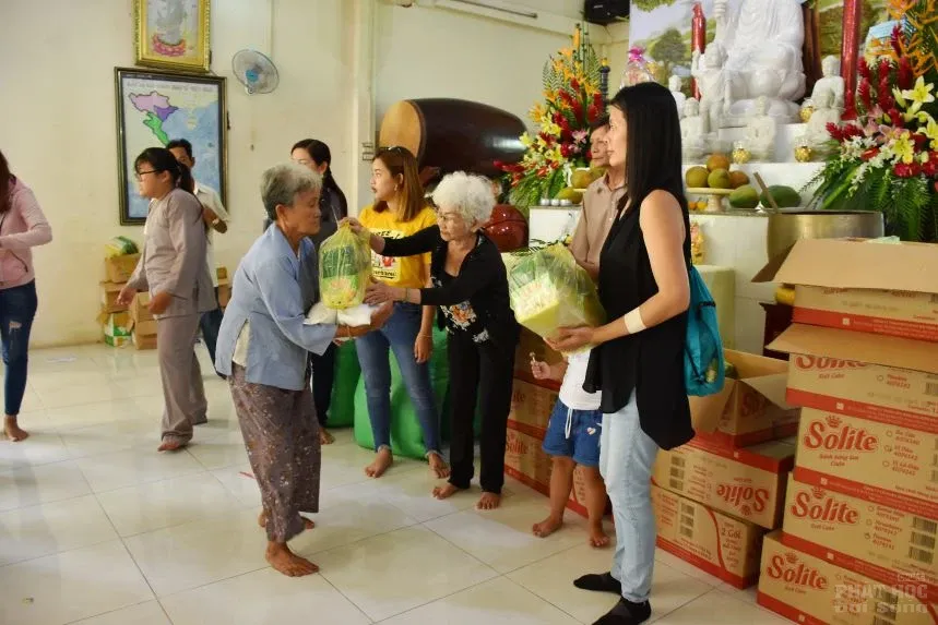 Sóc Trăng: Long trọng tổ chức lễ Vu lan Pl 2562 20 Sóc Trăng: Long trọng tổ chức lễ Vu lan Pl 2562 image-1732288337096