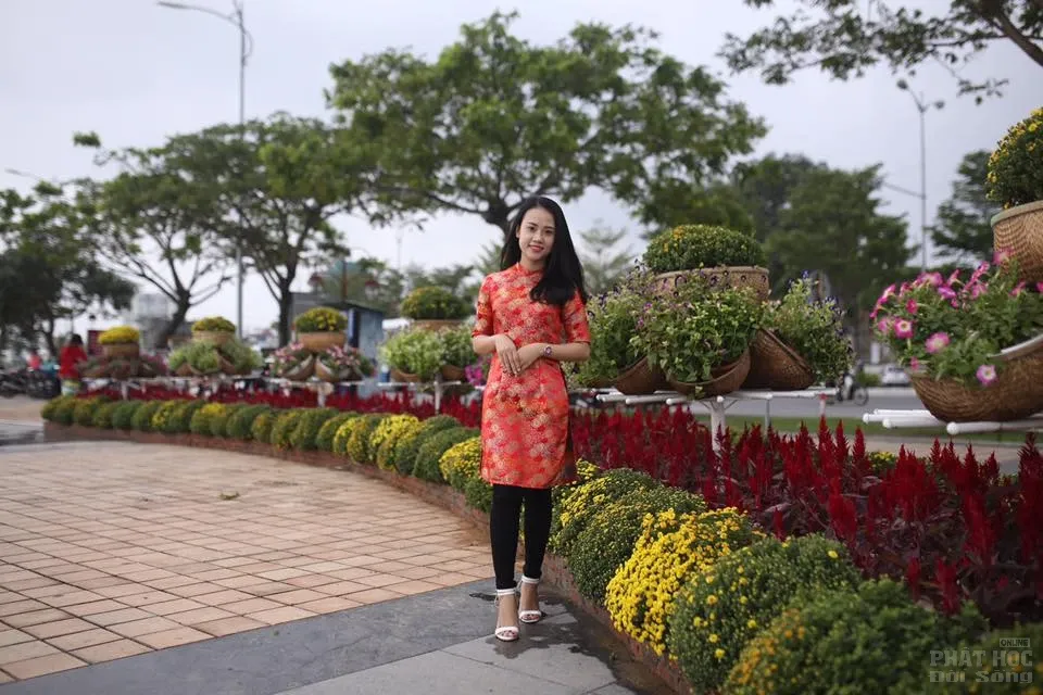 Sông Hàn Đà Nẵng 'khoác áo' hoa đón Tết 16 Sông Hàn Đà Nẵng 'khoác áo' hoa đón Tết image-1731931845567