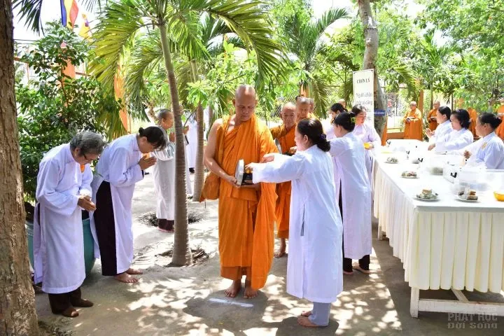 Sự an lạc của ngày thứ hai trong khóa tu phân đoàn Ni giới – Giáo đoàn 6 28 Sự an lạc của ngày thứ hai trong khóa tu phân đoàn Ni giới – Giáo đoàn 6 image-1731944660047