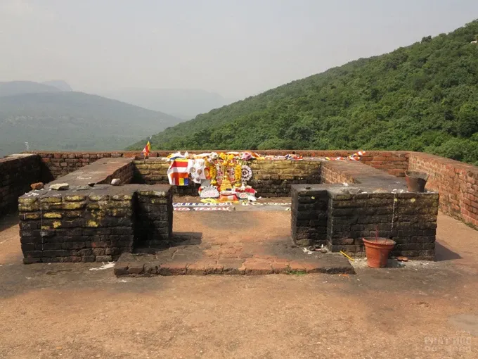 Sự vắng mặt của thực tại cứng nhắc image-1731922174310