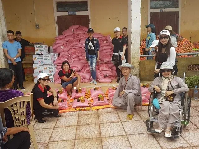 Tặng 430 áo phao cho người dân vùng lũ image-1732291644569